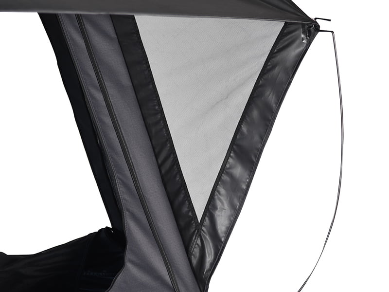 Tenda da campeggio sul tetto con scala Tenda da campeggio sul tetto con scala