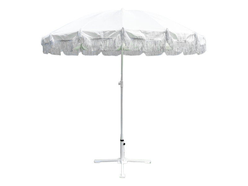 Esterno con ombrellone da giardino con nappa 16K